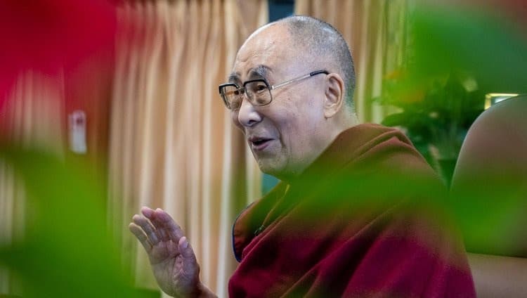 2021 11 24 Dharamsala N02 SA94378 Sa Sainteté le Dalaï Lama parle de l'éducation du cœur pour le nouveau millénaire