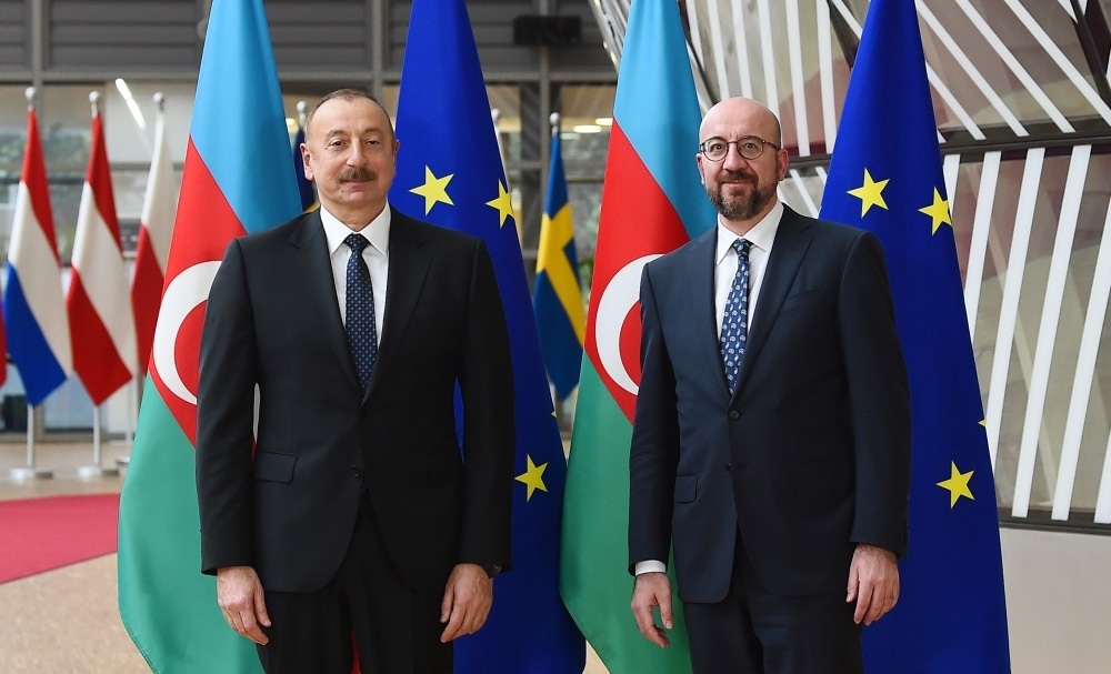 President van die Europese Raad Charles Michel en president van die Republiek van Azerbaijan Ilham Aliyev