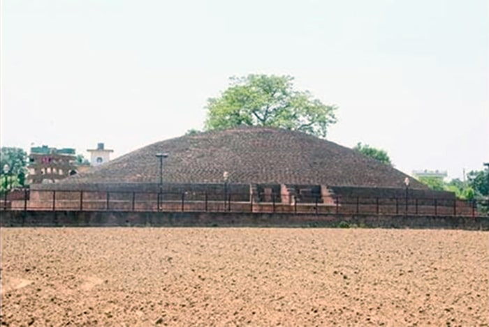 Stupa buddista del III secolo a.C. a Yamunanagar