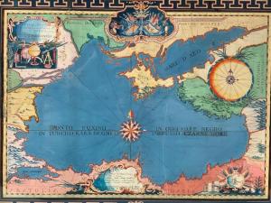 Gouache sobre papel titulado Mapa del Mar Negro (1779), del cartógrafo italiano Giacomo Baseggio, enmarcado ($5.228).