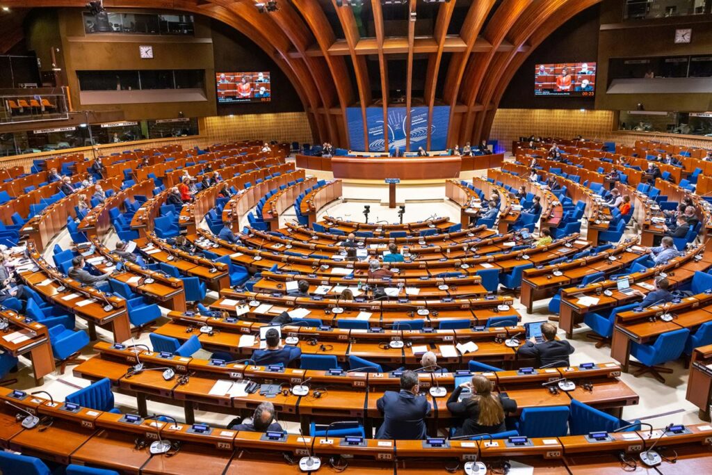 PACE 2022 Debata o deinstitucionalizaci 22 Shromáždění Rady Evropy přijalo usnesení o deinstitucionalizaci