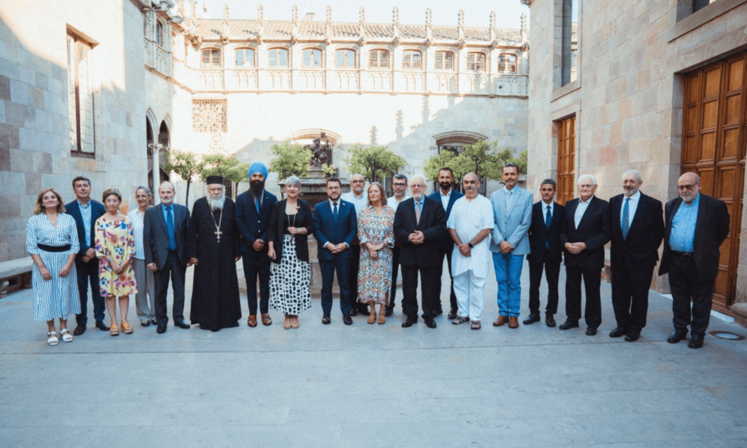 Representantes de las principales religiones de Cataluña firman un acuerdo de gobierno para promover la lengua catalana