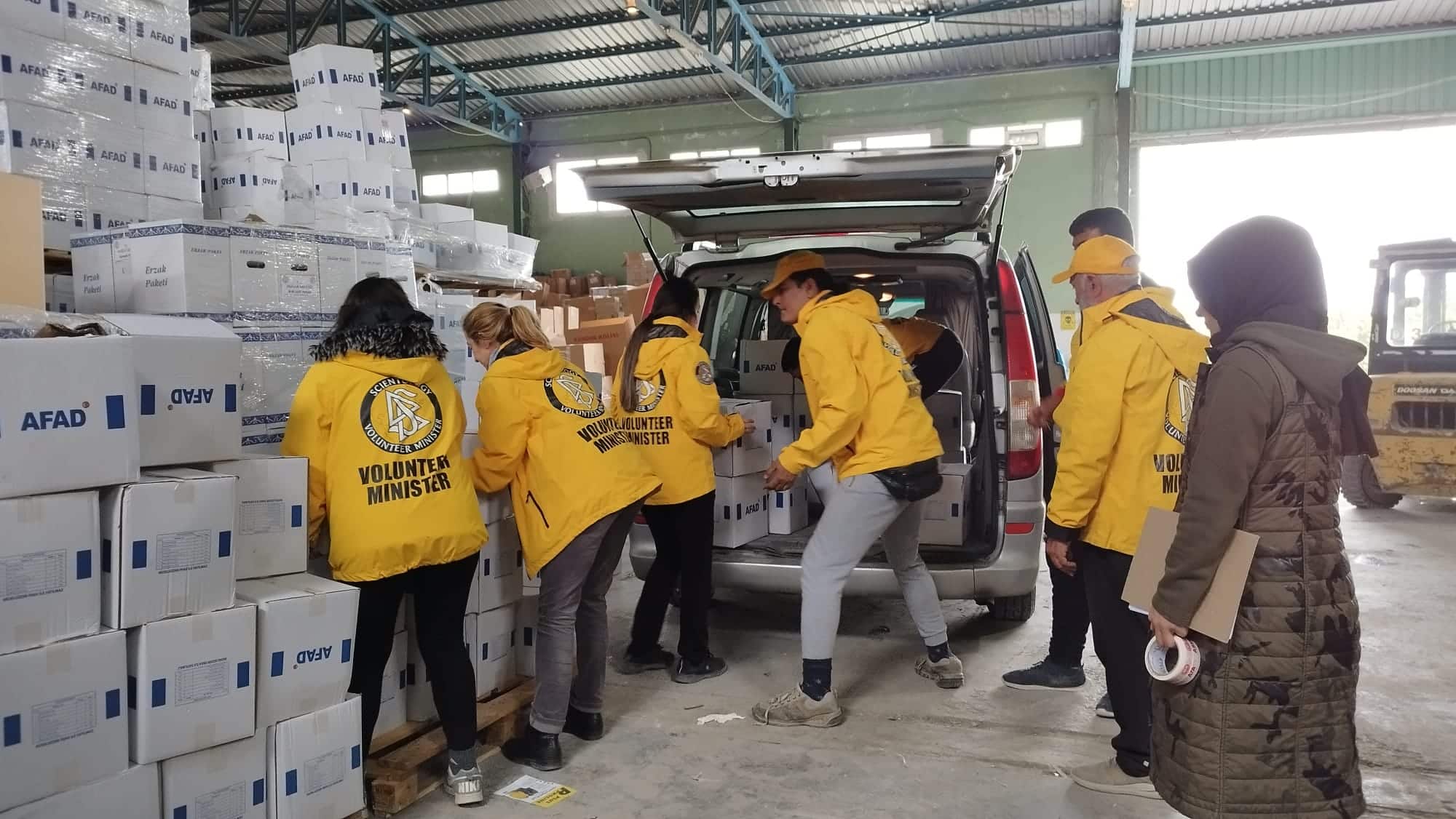 Scientology volunteers help distribute 78 tonnes of donated food, clothes and other to those who need it in Turkey