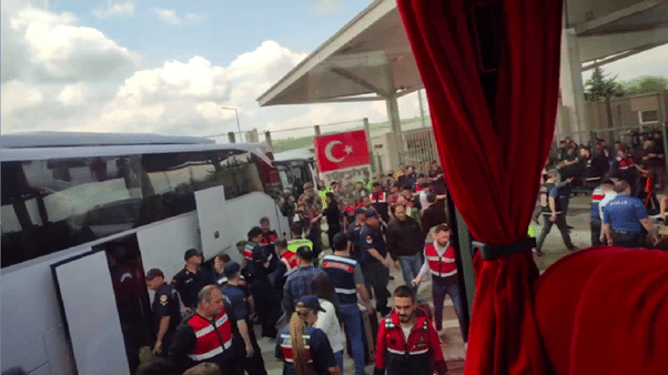 Déportation d'Ahmadis en Turquie HRWF appelle l'ONU, l'UE et l'OSCE pour que la Turquie arrête l'expulsion de 103 Ahmadis